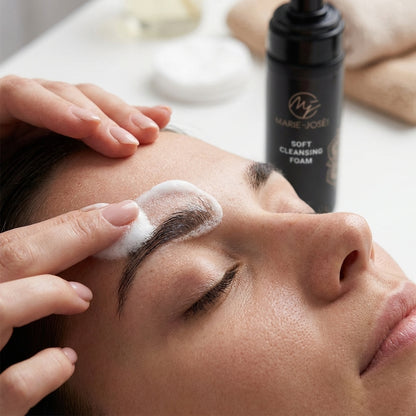Espuma limpiadora suave para piel, cejas y pestañas